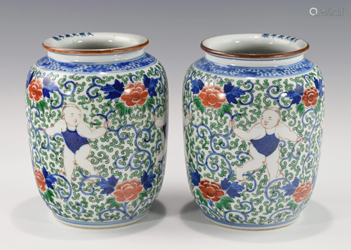 A PAIR OF 19TH CENTURY CHINESE FAMILLE VERTE VASES