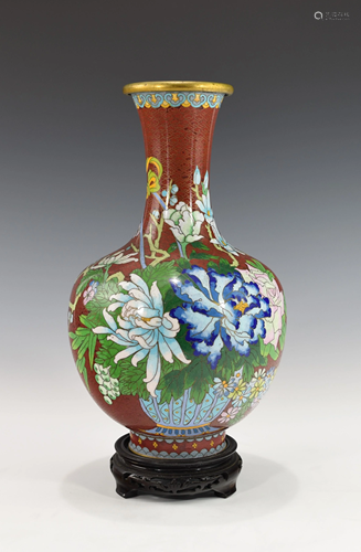 A LARGE CHINESE CLOISSONÉ ENAMEL VASE