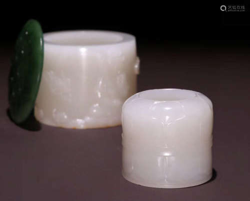 SET OF HETIAN JADE CARVED RING WITH BOX