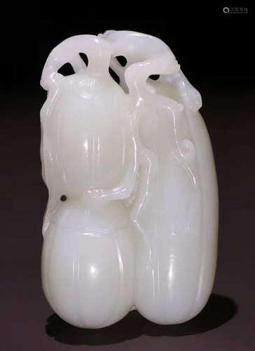 HETIAN JADE SEED CARVED PENDANT