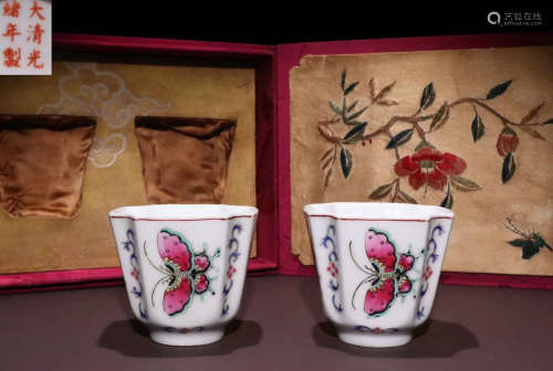 PAIR OF FAMILLE ROSE GLAZE CUP