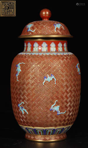 QIANLONG MARK FAMILLE ROSE GLAZE JAR PAIR