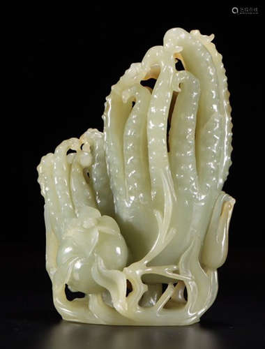 HETIAN JADE CARVED CHAYOTE PENDANT