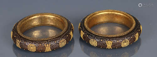 PAIR OF CHENXIANG WOOD&GILT SILVER BANGLE