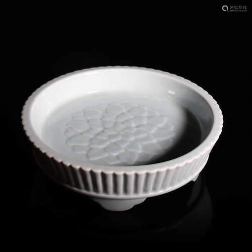 A Celadon Glaze Floral Porcelain Washer