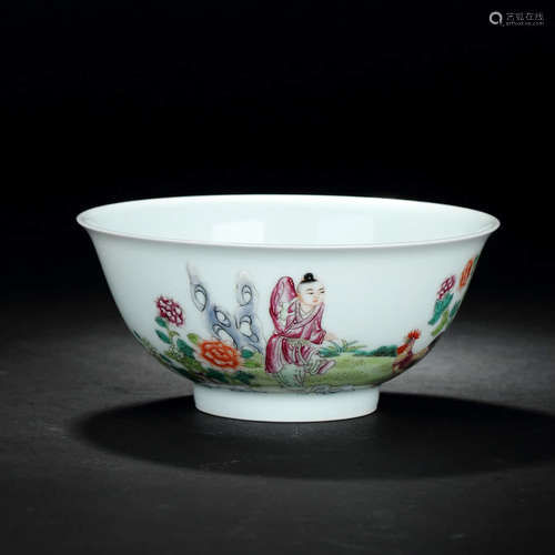 A Famille Rose Floral Porcelain Bowl