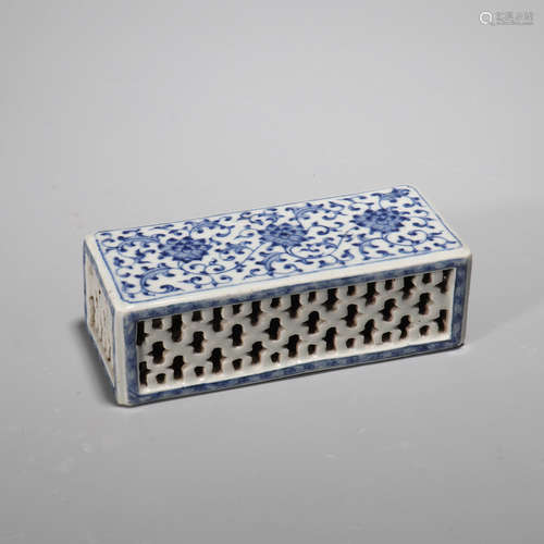 A Blue and White Twining Flowers Pattern Porcelain Piercing Paper Weight