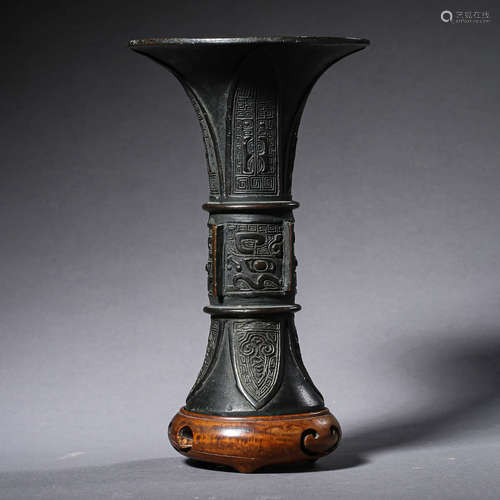 A Beast Pattern Bronze Beaker Vase