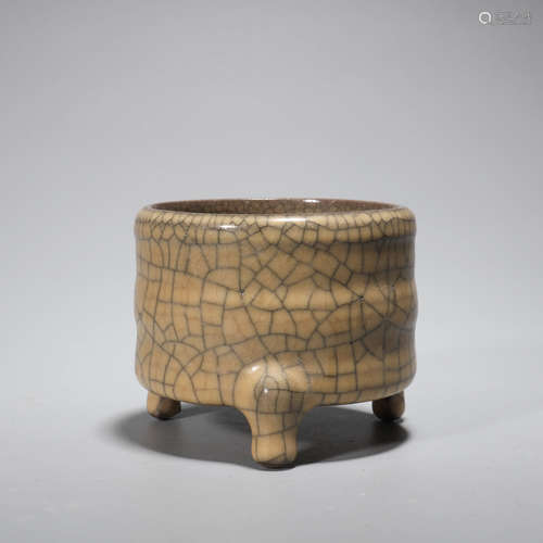 An Imitation Ge Glaze Porcelain Tripod Incense Burner