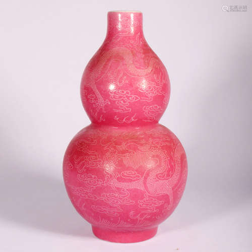 A Carmine Red Glaze Dragon Pattern Porcelain Gourd-shaped Vase