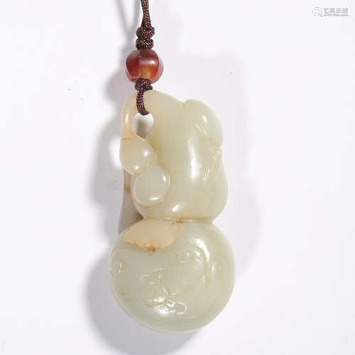 A White Jade Carved Gourd-shaped Pendant