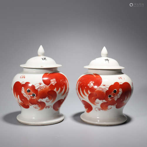 A Pair of Lion Pattern Porcelain Lantern-shaped Jars