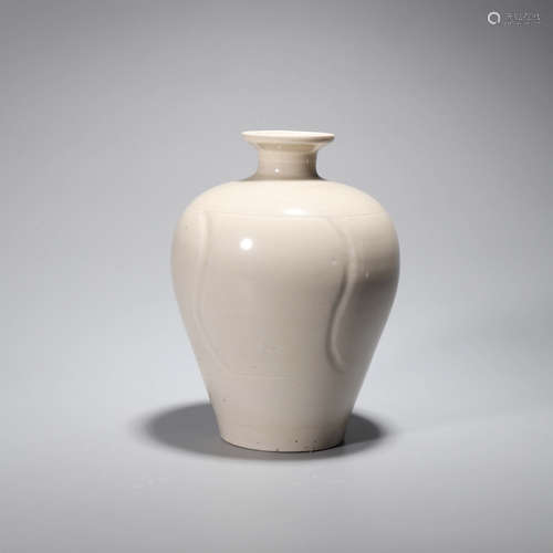 A Ding Kiln Floral Carved Porcelain Meiping