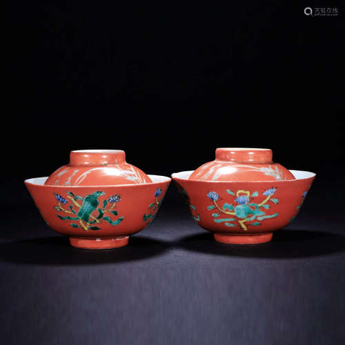 A Pair of Iron Red Famille Rose Floral Porcelain Bowl with Cover