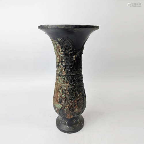 A Black Lacquer Bronze Beaker Vase