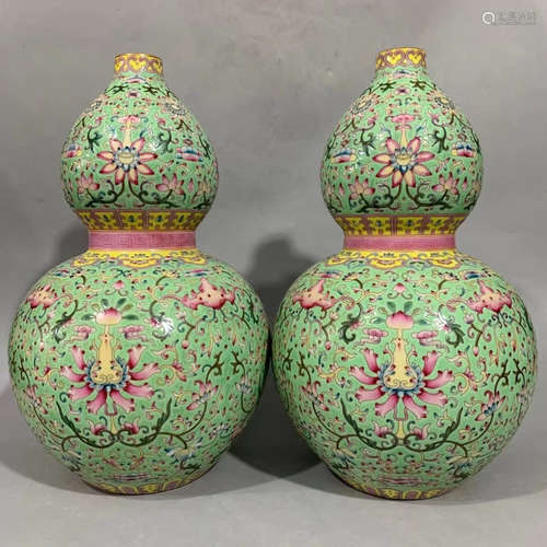 A Pair of Famille Rose Twining Lotus Pattern Porcelain Gourd-shaped Vase