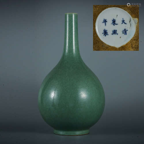 A Holly Glaze Porcelain Vase