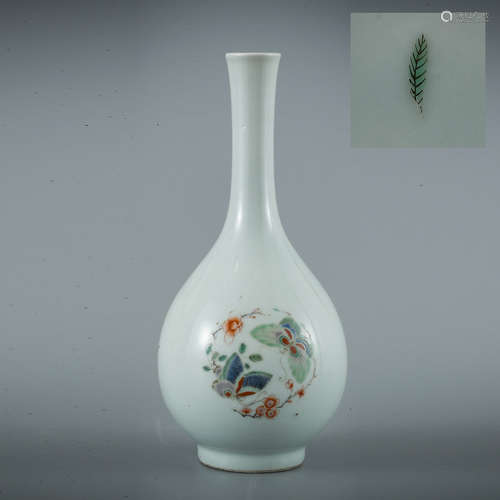 A Famille Verte Butterflies Pattern Porcelain Vase