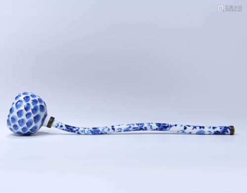 A CHINESE BLUE AND WHITE PORCELAIN RUYI ORNAMENT