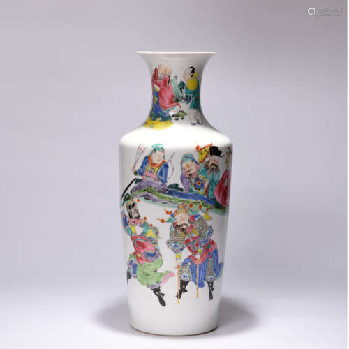 A CHINESE FAMILLE ROSE PAINTED PORCELAIN VASE