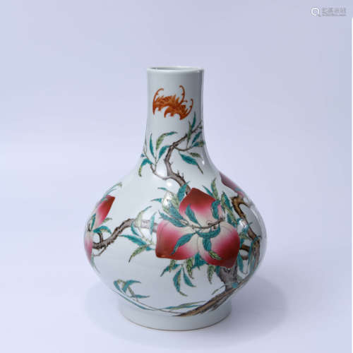 A CHINESE FAMILLE ROSE ROYAL KILN PORCELAIN VASE