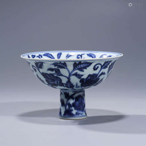 A BLUE AND WHITE FLORAL STEM BOWL WITH DA MING XUAN DE NIAN ZHI MARK