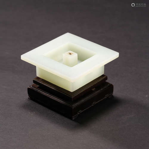A WHITE JADE SQUARE INCENSE HOLDER WITH STAND
