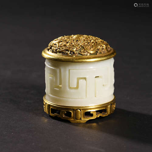 A JADE ‘WAN SHOU’ INCENSE BURNER WITH GILT-BRONZE SET AND COVER