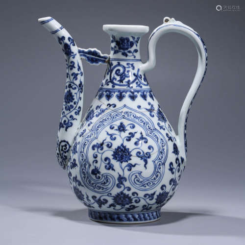 A BLUE AND WHITE FLORAL PORCELAIN EWER