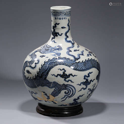 A BLUE AND WHITE DRAGON PORCELAIN TIANQIUPING