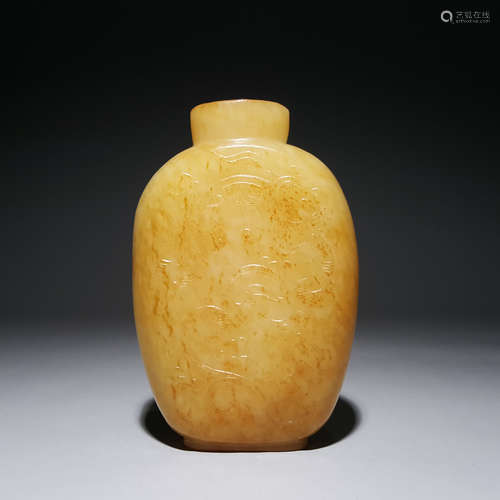 A CHINESE HETIAN JADE SNUFF BOTTLE