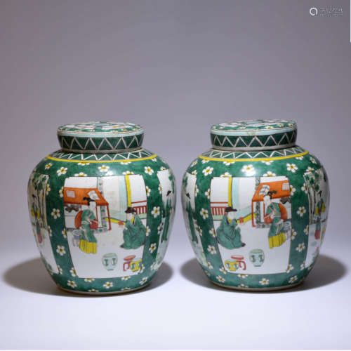 A PAIR OF CHINESE FAMILLE ROSE PORCELAIN JARS