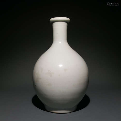 MING DYNASTY, WHITE STERN FLASK