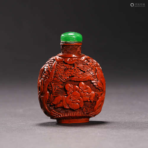 A CARVED LACQUERWARE ‘CHILDREN AT PLAY’ SNUFF BOTTLE