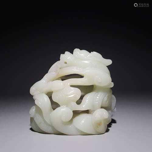 A CHINESE HETIAN JADE ORNAMENT