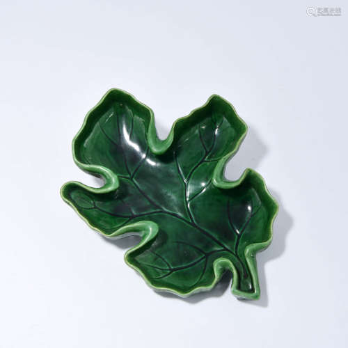 A Green Glazed Leaf Shaped Brush Washer