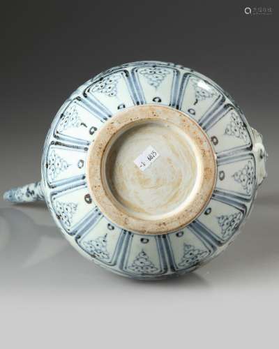 A CHINESE BLUE AND WHITE 'THREE FRIENDS OF WINTER' EWER, QING DYNASTY (1644-1911)