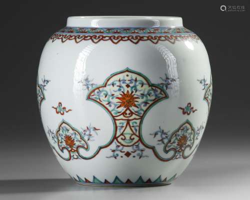 A CHINESE DOUCAI LOTUS JAR, LATE 19TH CENTURY