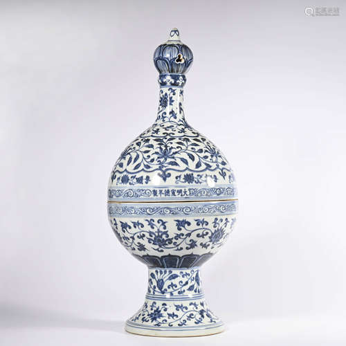 A Blue and White Covered Burner, Xuande Mark