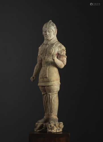 洛卡帕拉中国。唐代（618-907）兵马俑。高63厘米身穿铠甲的守护者传统上是站在一块石头上。他的手原本是用来握住木属性的，现在已经绝迹了，这可以让他的身份得到准确的确认。出处：中国和印度公司(巴黎)(Inv.23115，1986年在伦敦获得)