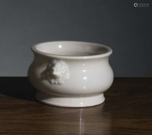 香水燃烧器中国，德化，清代，约17°-18°世纪单色瓷器