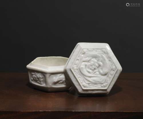 有盖六角盒中国，德化，清代，约17°-18°世纪单色瓷器