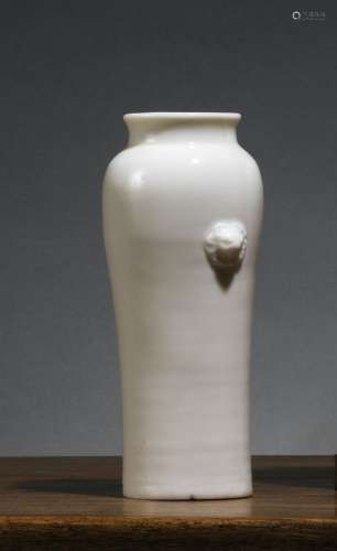 圆柱形花瓶中国，德化，清代，约17°-18°世纪单色瓷