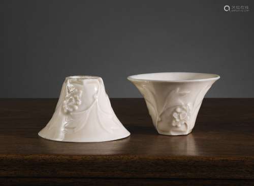 两只酒杯中国，德化，清代，17-18世纪单色瓷器