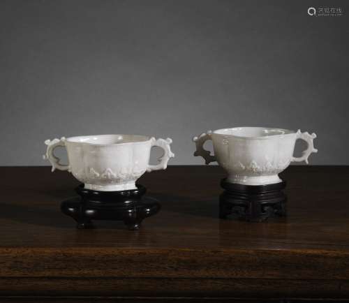 两件槲寄生形碗中国，德化，清代，17-18世纪单色瓷器