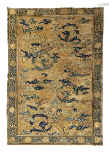地毯中国羊毛。258 x 172 cm黄底龙。来源：Compagnie de la Chine et des Indes (Paris) (Inv.17017 1955年收购)