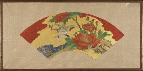 扇面画日本，约19°世纪纸本水墨、颜料和金。35 x 71 cm花枝间的鸟饰。出处：Compagnie de la Chine et des Indes (Paris) (Inv.21512 1973年购于京都)
