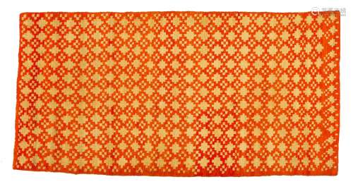地毯西藏羊毛。163 x 82 cm橙色背景的精美几何图案。出处：Compagnie de la Chine et des Indes (Paris) (Inv.21811 1974年在新德里购得)