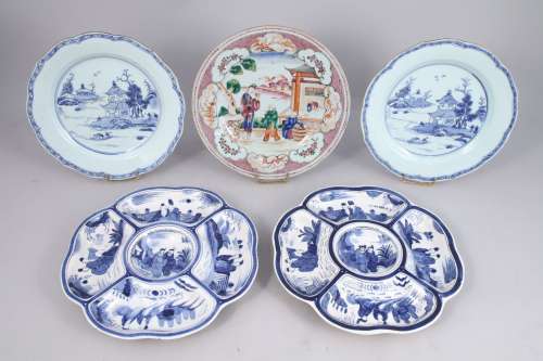 中国 - 印度公司 - 乾隆时期（1736-1795）。一套三件套瓷器，包括......。- 珐琅彩和黄金装饰的