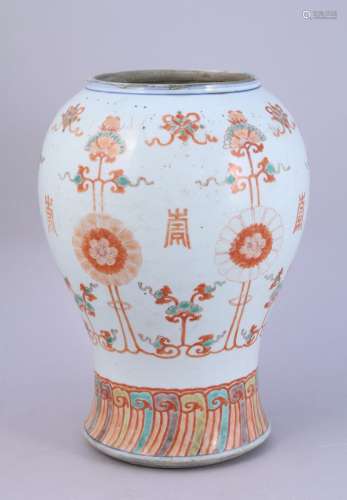 中国-18世纪  瓷胎多色珐琅彩剪裁花瓶底座，有牡丹和